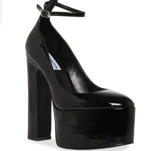 STEVE MADDEN SKYRISE PLATFORM PUMP  glossy pump- almond with ankle strap